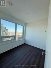 8 Wellesley St W in Toronto, ON - Building Photo - Building Photo