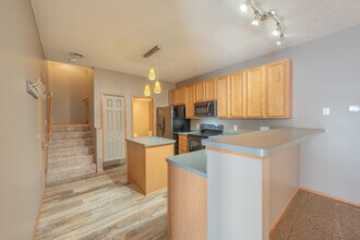 17985 96th Ave N in Osseo, MN - Foto de edificio - Building Photo