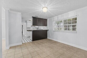 307 Essex Dr in Fort Pierce, FL - Foto de edificio - Building Photo