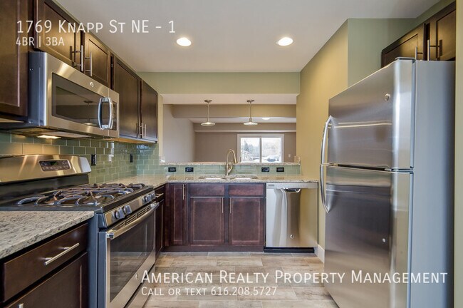 1769 Knapp St NE in Grand Rapids, MI - Foto de edificio - Building Photo