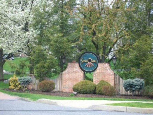 805 Christopher Dr in Wyomissing, PA - Building Photo