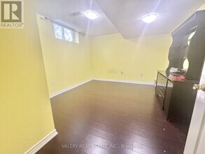 9 Brambank Crescent in Brampton, ON - Building Photo - Building Photo