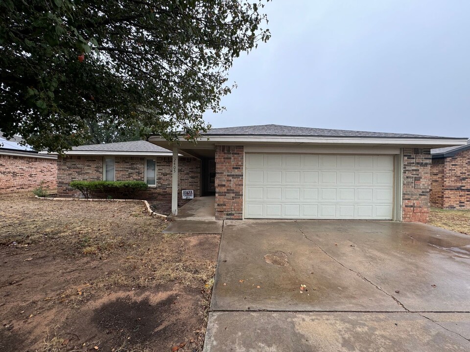 2405 89th St in Lubbock, TX - Building Photo