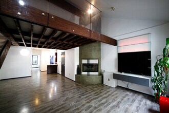 1201 N Orange Dr in Los Angeles, CA - Building Photo - Building Photo