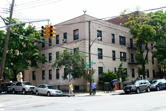 3705 Parsons Blvd in Flushing, NY - Foto de edificio - Building Photo