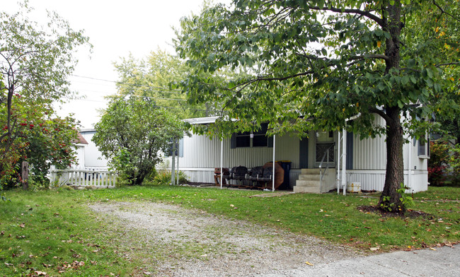 Pines Mobile Home Park in Bluffton, IN - Building Photo - Building Photo