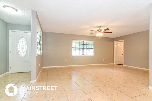 8720 Christi Ct in Tampa, FL - Foto de edificio - Building Photo