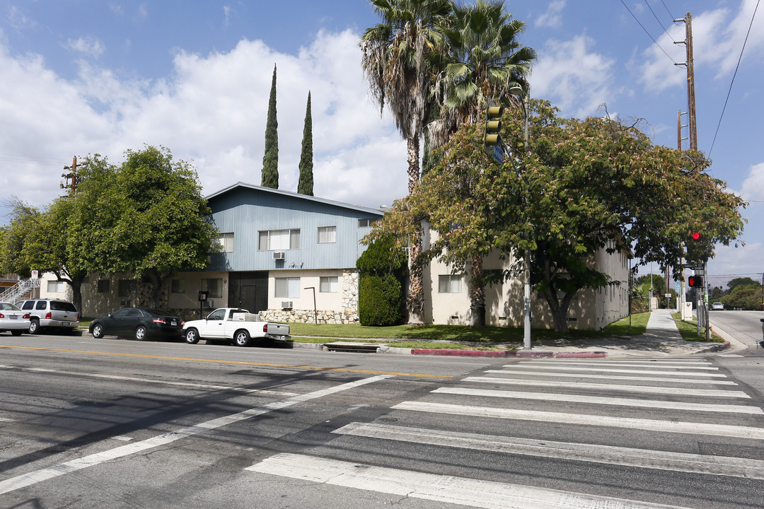 Van Hart Villas in Canoga Park, CA - Foto de edificio