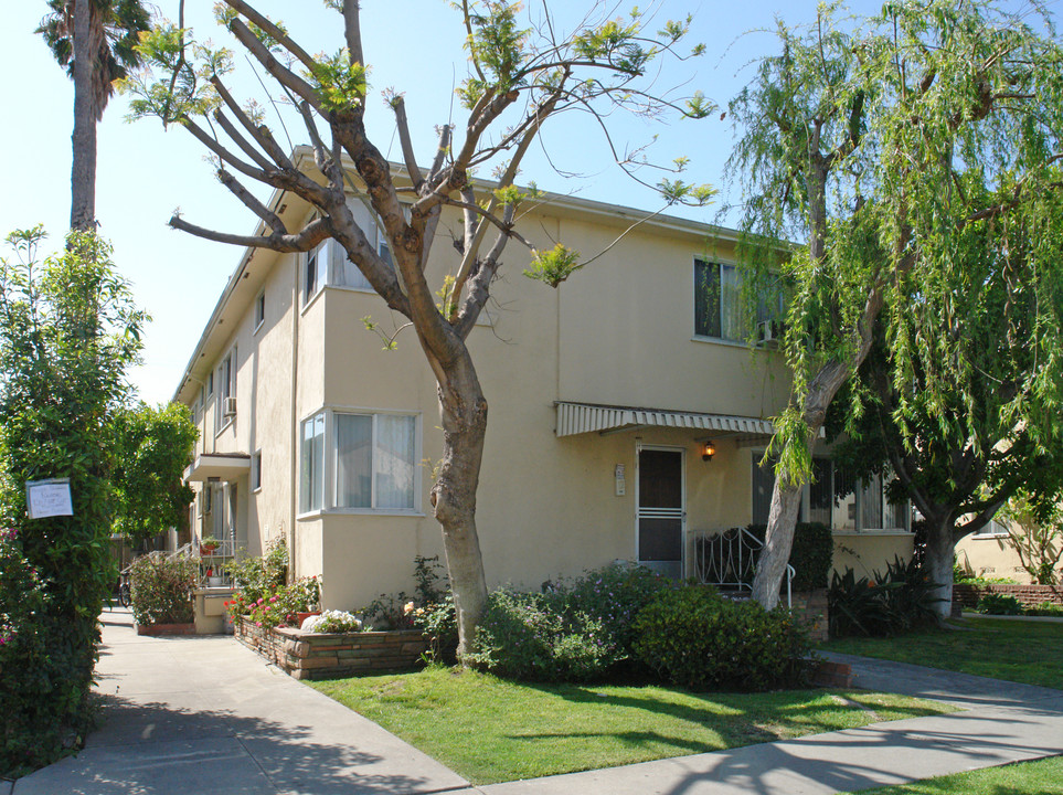 847 S Wooster St in Los Angeles, CA - Building Photo