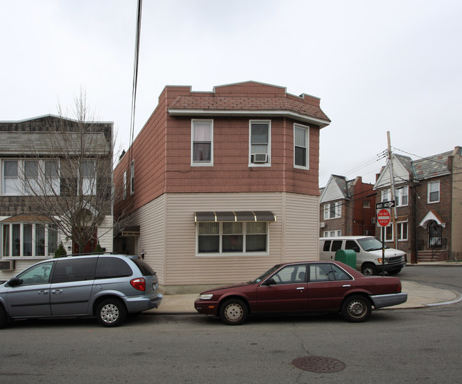 5502 68th St in Maspeth, NY - Building Photo - Building Photo