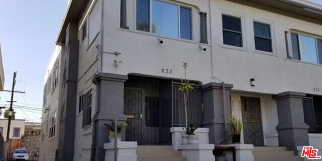 831 S Catalina St in Los Angeles, CA - Foto de edificio