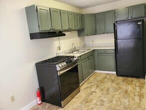 252 Gompers Ave, Unit B in Indiana, PA - Building Photo - Building Photo
