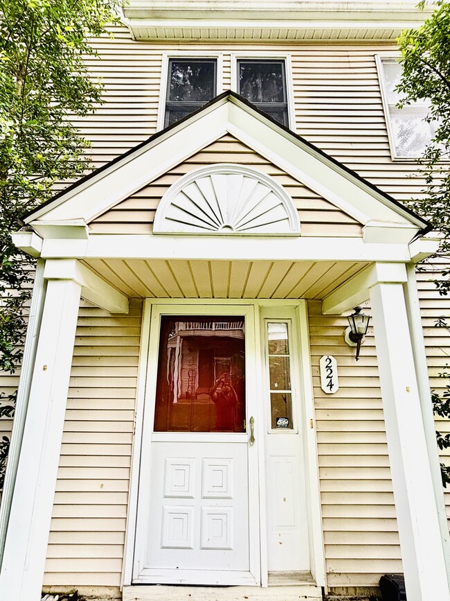 property at 224 Sherbrooke Ct