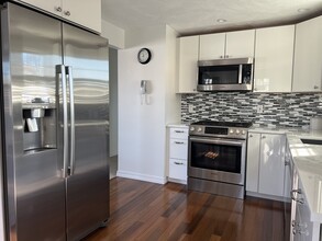 33 Central St, Unit #2 in Winthrop, MA - Foto de edificio - Building Photo