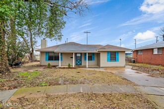 1005 Clarence St in Bossier City, LA - Foto de edificio - Building Photo