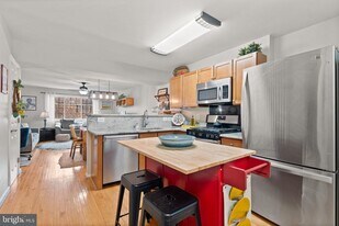 1469A N Van Dorn St in Alexandria, VA - Building Photo