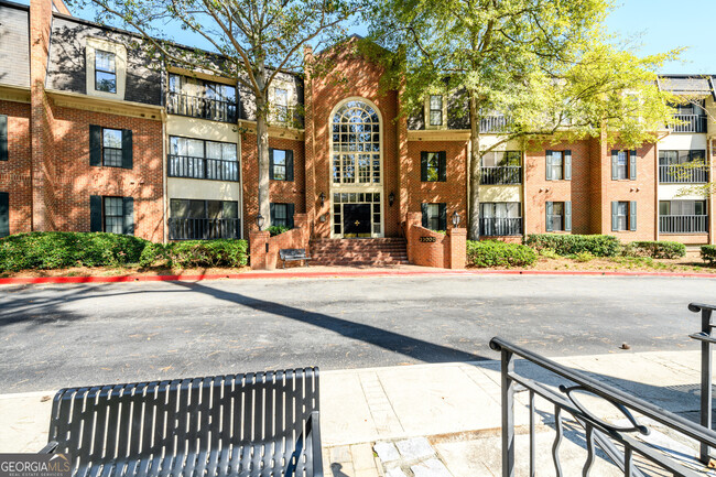 23101 Plantation Dr NE in Atlanta, GA - Foto de edificio - Building Photo