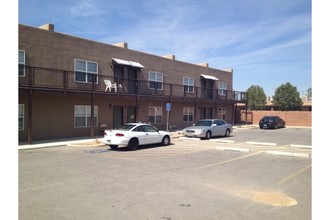 813 Ortiz Dr SE in Albuquerque, NM - Foto de edificio - Building Photo