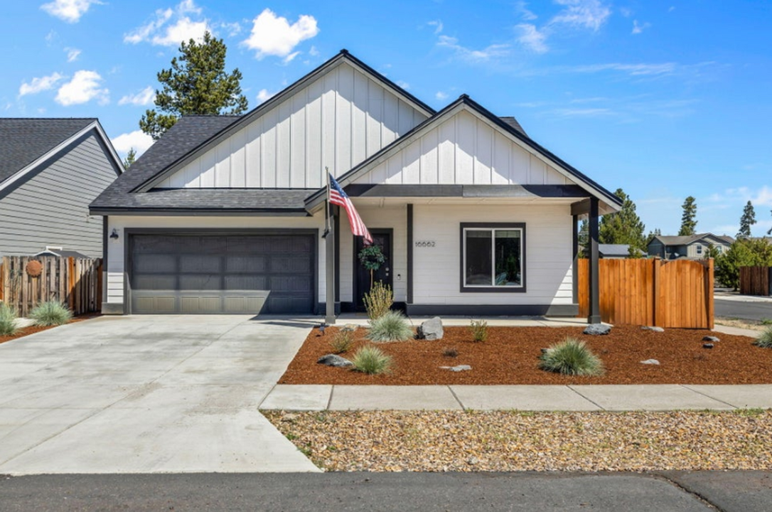 16662 Cabin Lake Ln in La Pine, OR - Foto de edificio