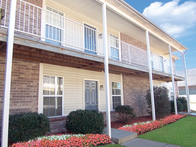 Auburn Place Town And Garden Homes in Louisville, KY - Foto de edificio - Building Photo