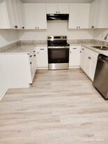 130 E Witcher Ln in Houston, TX - Building Photo