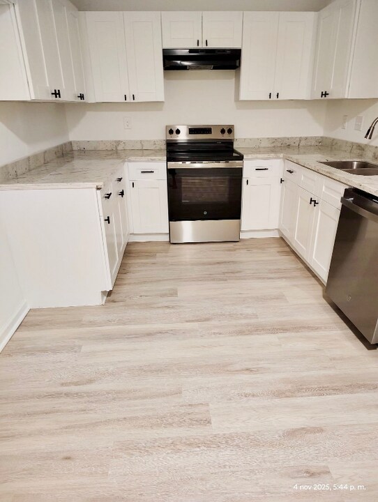 130 E Witcher Ln in Houston, TX - Building Photo