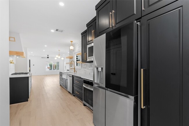 6611 Rockbridge Ln