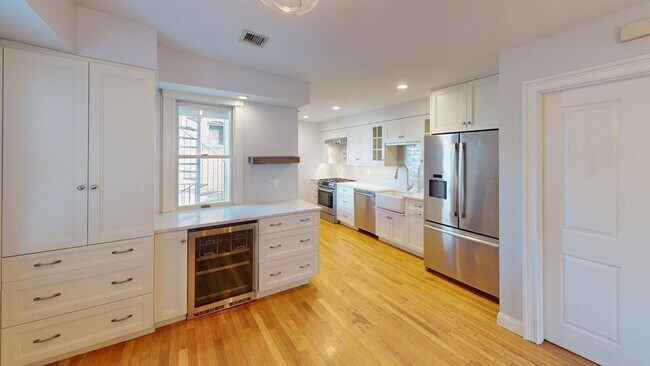 214 W 7th St, Unit 2