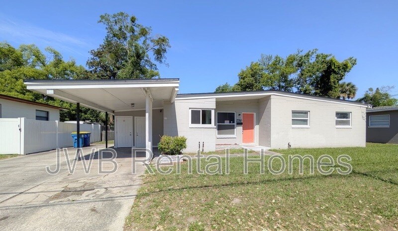 2710 Rogero Rd in Jacksonville, FL - Building Photo