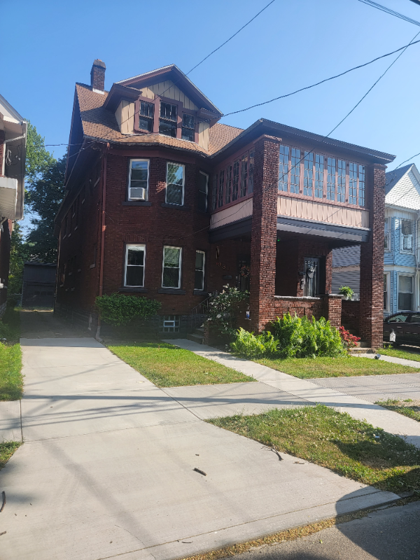 property at 931 W 9th Steet