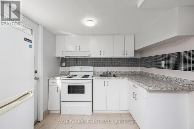 48 Clarence St in Cambridge, ON - Building Photo - Building Photo