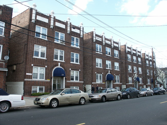 Bayonne Apartments in Bayonne, NJ - Foto de edificio - Building Photo