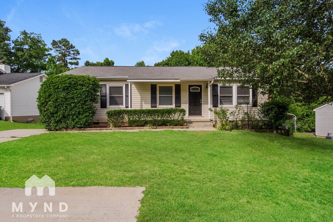 7610 Denon Hills Dr in Charlotte, NC - Foto de edificio