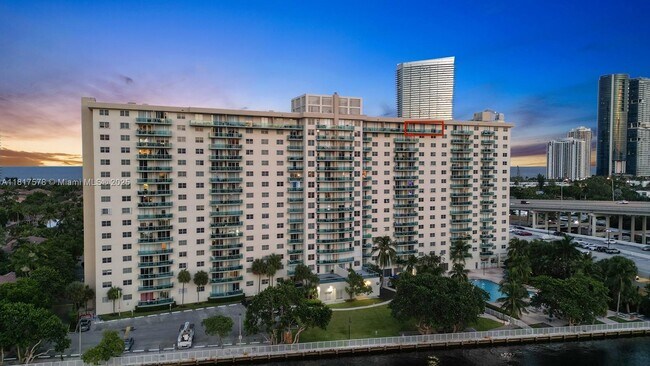 19390 Collins Ave, Unit PH-7 in Sunny Isles Beach, FL - Building Photo - Building Photo