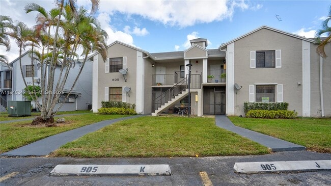 905 N Franklin Ave in Homestead, FL - Foto de edificio - Building Photo