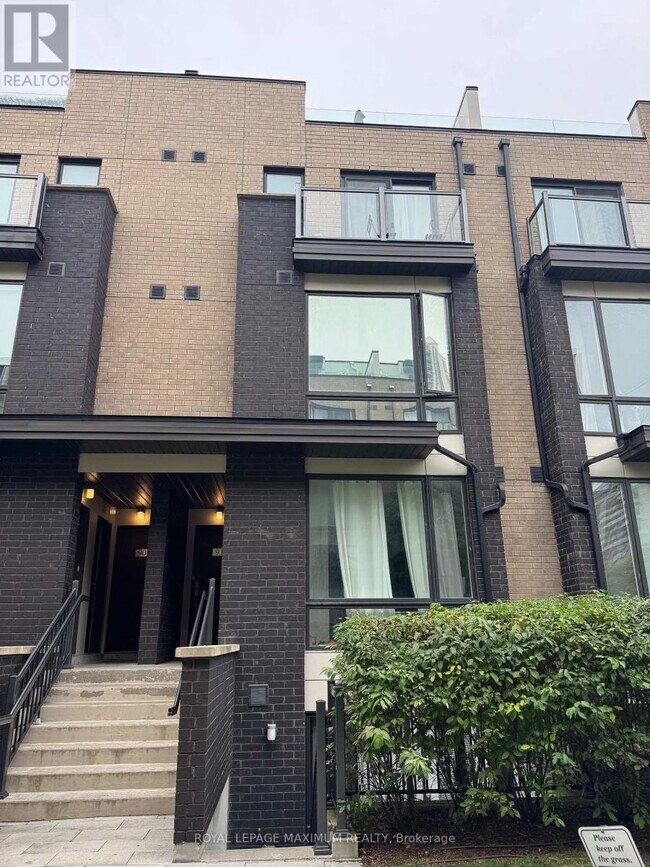 30 Fieldway Rd in Toronto, ON - Building Photo - Building Photo