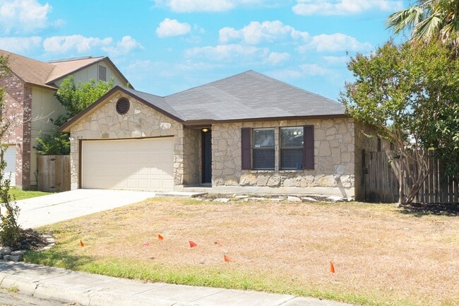 8178 Bent Meadow Dr in Converse, TX - Building Photo - Building Photo