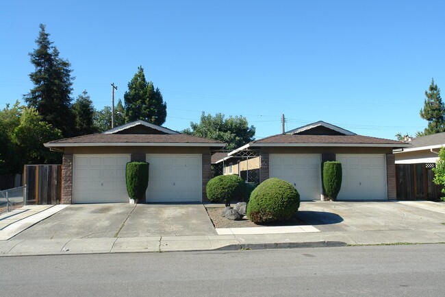 2424 Karen Dr in Santa Clara, CA - Building Photo - Building Photo