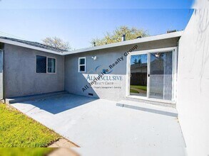 2708 Lerwick Rd in Sacramento, CA - Building Photo - Building Photo