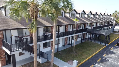 Cocoa Village Flats in Cocoa, FL - Foto de edificio - Building Photo