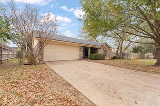 608 Pleasant Manor Ave in Burleson, TX - Building Photo - Building Photo