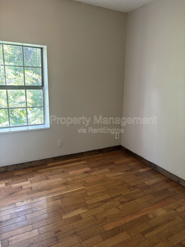 102 E H St in Elizabethton, TN - Building Photo - Building Photo