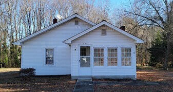 207 Bell St in Cherryville, NC - Building Photo