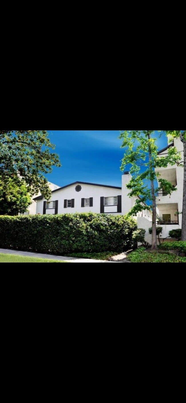 property at 412 N Louise St