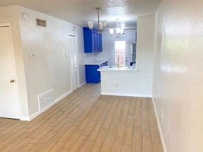 1220 Shadowdale Dr in Houston, TX - Building Photo - Building Photo