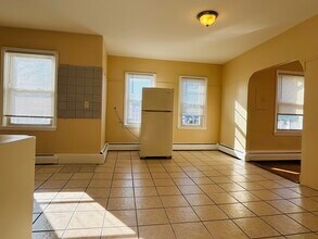 25 Fallon Ave, Unit 2 in Providence, RI - Foto de edificio - Building Photo