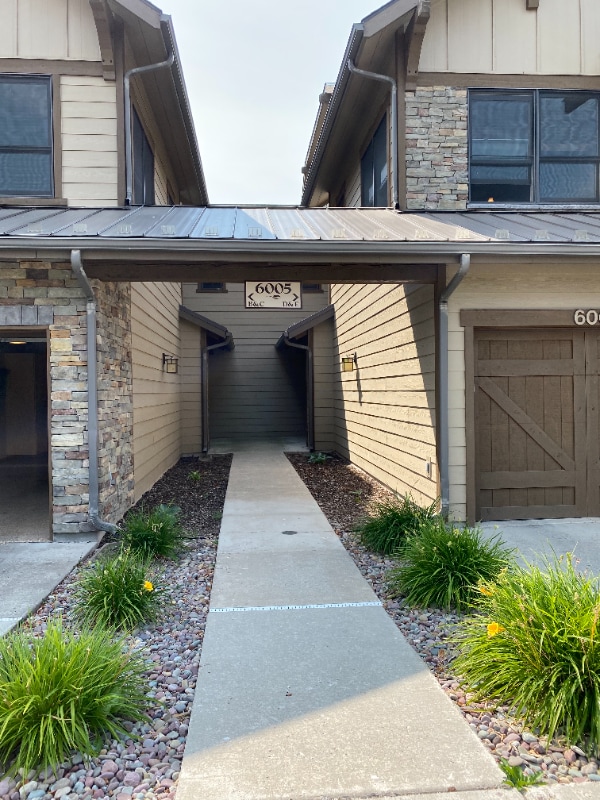 6005 St Moritz Dr in Whitefish, MT - Foto de edificio - Building Photo