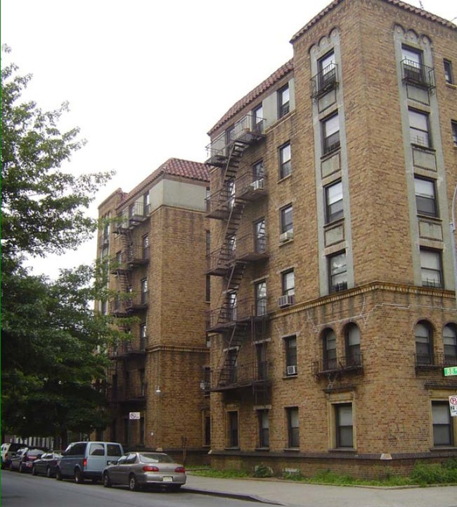 152-10 88th Ave in Jamaica, NY - Building Photo - Building Photo