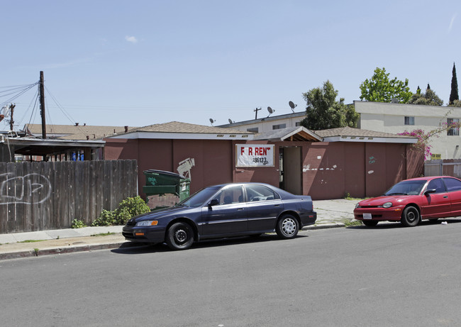 4373-4387 51st St in San Diego, CA - Foto de edificio - Building Photo