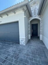 16124 SW 148th Pl in Miami, FL - Building Photo - Building Photo